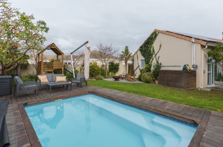 4 Bedroom Property for Sale in Sunningdale Western Cape